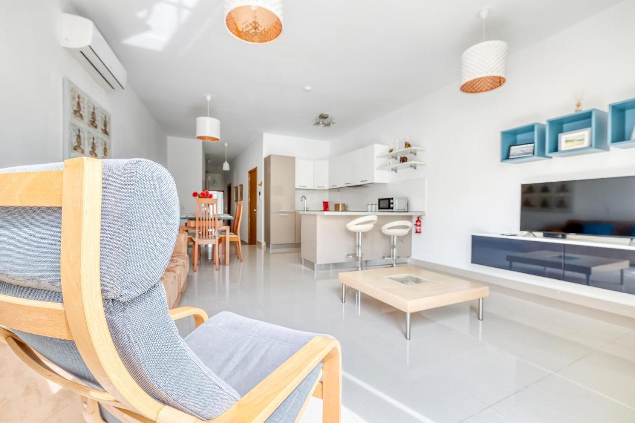 Prime Location With Side Seaviews Apartment
