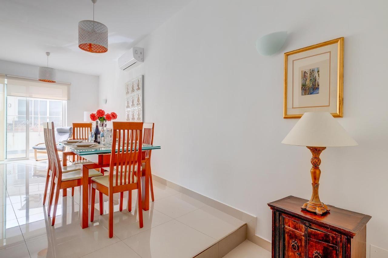 Apartment Prime Location With Side Seaviews Sliema