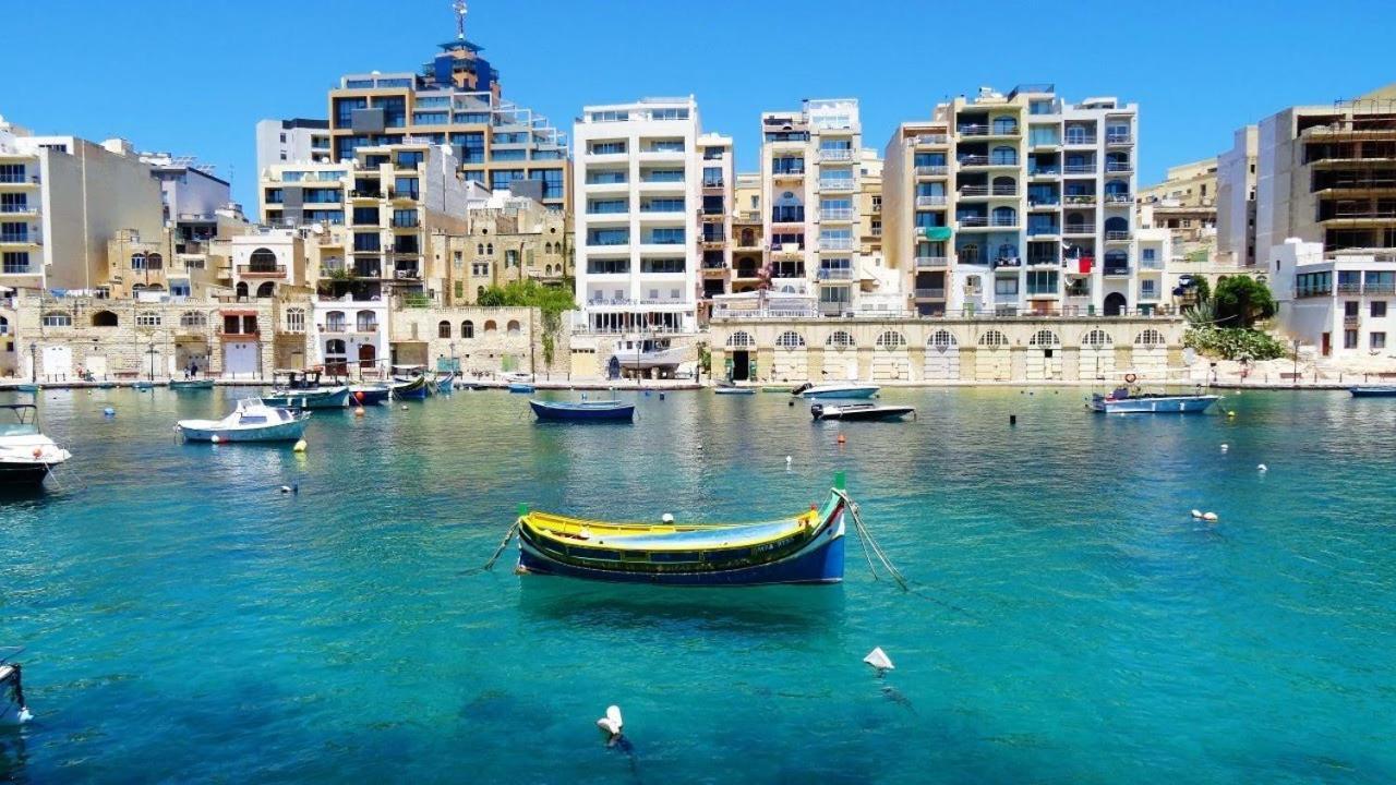 Apartment Prime Location With Side Seaviews *