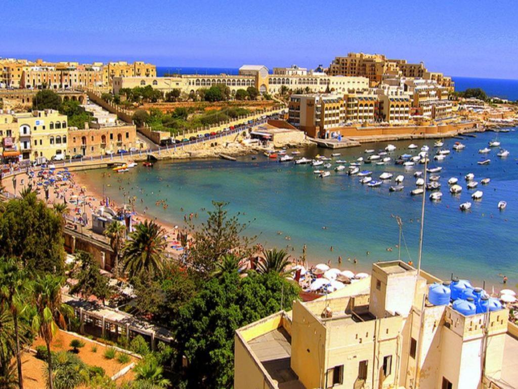 Prime Location With Side Seaviews Apartment